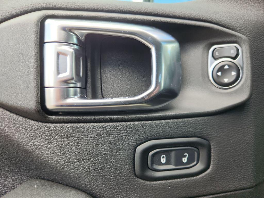 new 2025 Jeep Wrangler car, priced at $70,532