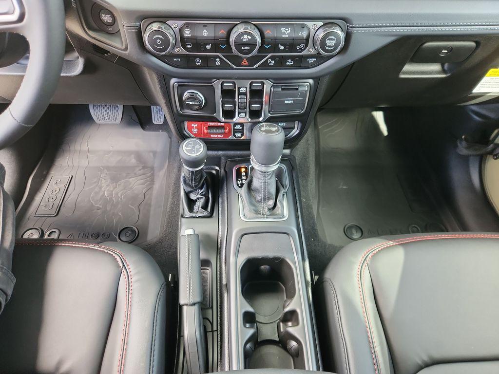 new 2025 Jeep Wrangler car, priced at $70,532