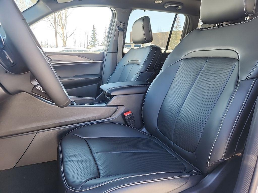 new 2025 Jeep Grand Cherokee car, priced at $49,298