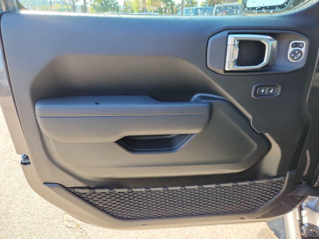 new 2025 Jeep Gladiator car, priced at $51,220