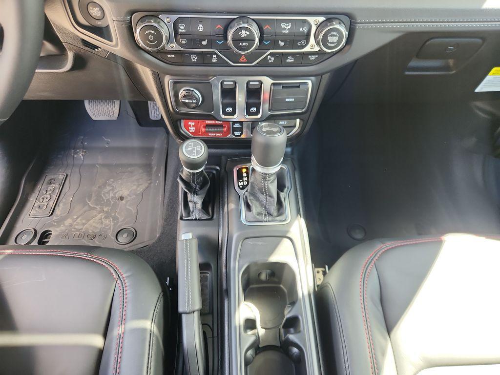 new 2025 Jeep Wrangler car, priced at $59,156