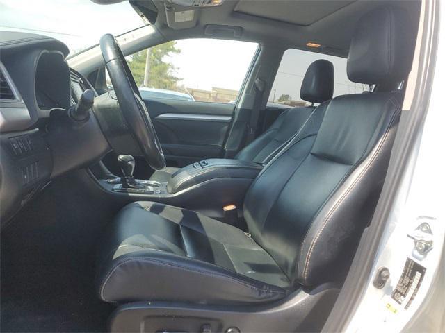 used 2019 Toyota Highlander car, priced at $22,784