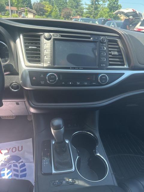 used 2016 Toyota Highlander car, priced at $23,879