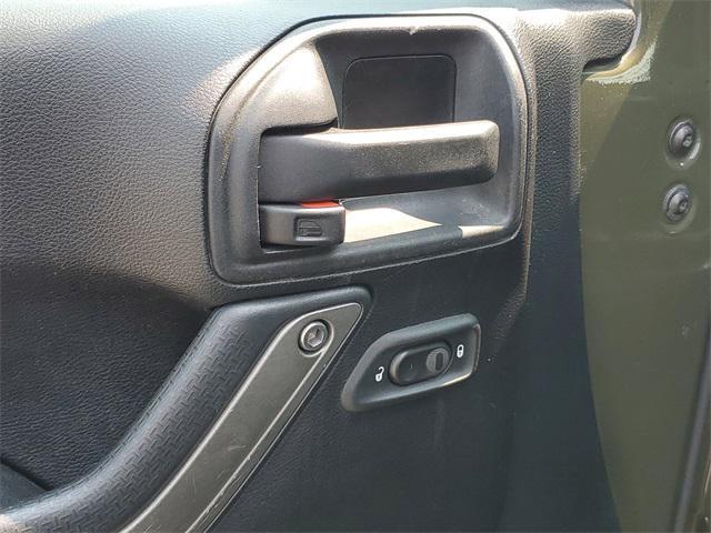 used 2015 Jeep Wrangler Unlimited car, priced at $18,495
