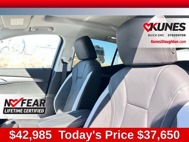 new 2025 Buick Envision car, priced at $37,650