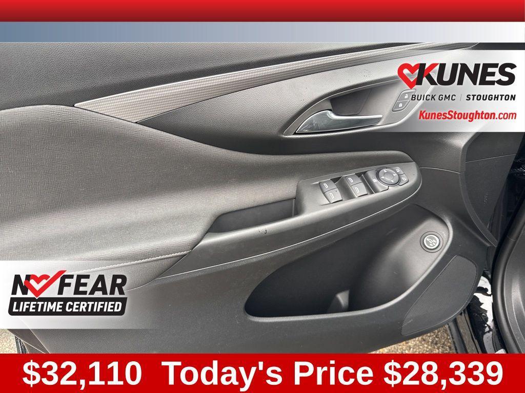 new 2025 Buick Envista car, priced at $28,339