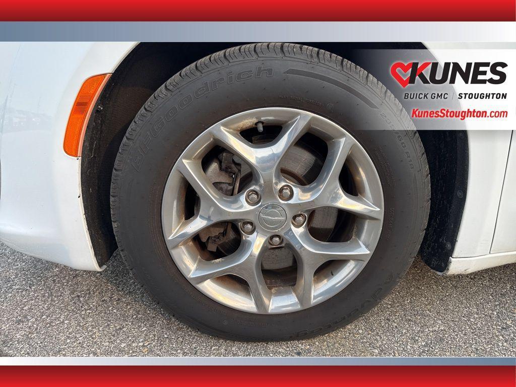 used 2018 Chrysler Pacifica car, priced at $12,977