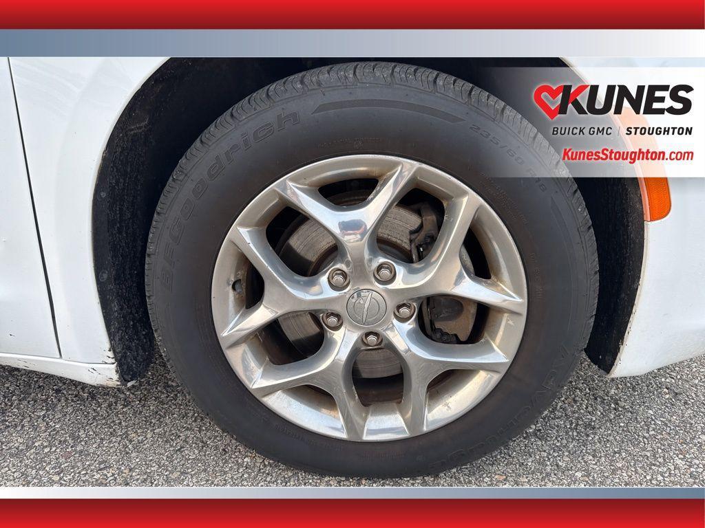 used 2018 Chrysler Pacifica car, priced at $12,977