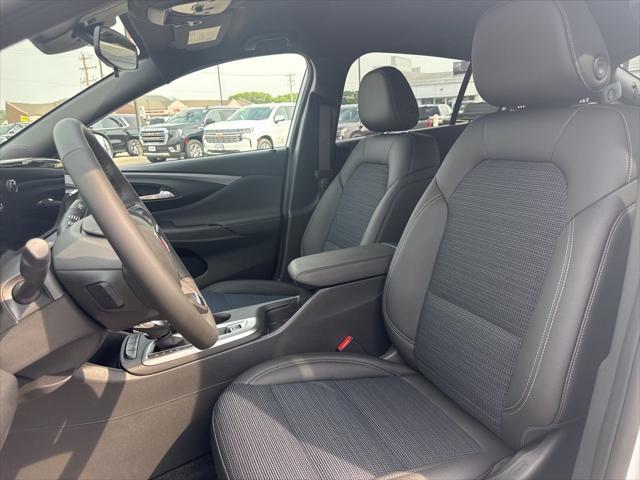 new 2025 Buick Envista car, priced at $25,710
