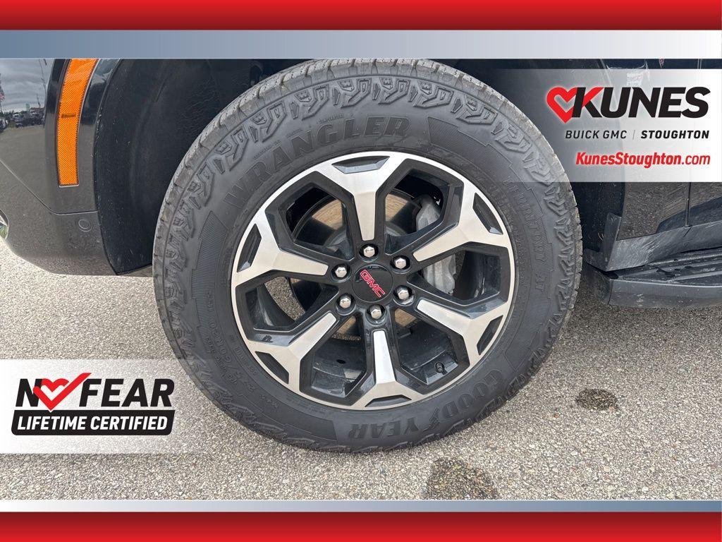 used 2025 GMC Yukon XL car, priced at $76,977