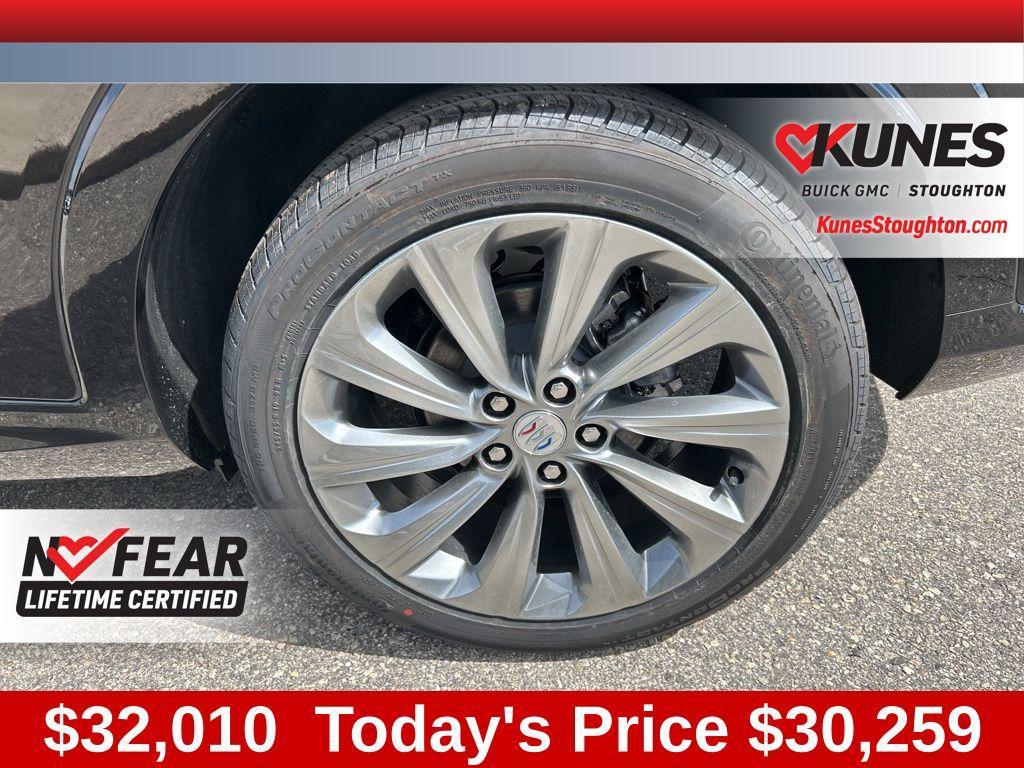 new 2025 Buick Envista car, priced at $30,259