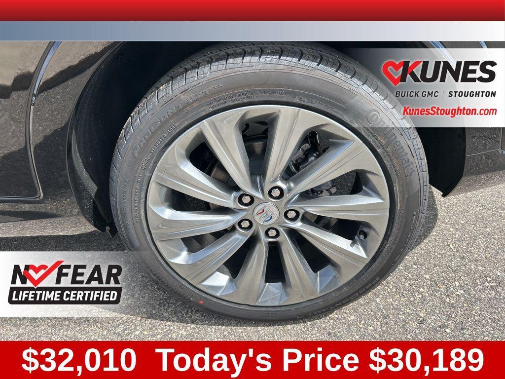 new 2025 Buick Envista car, priced at $30,189