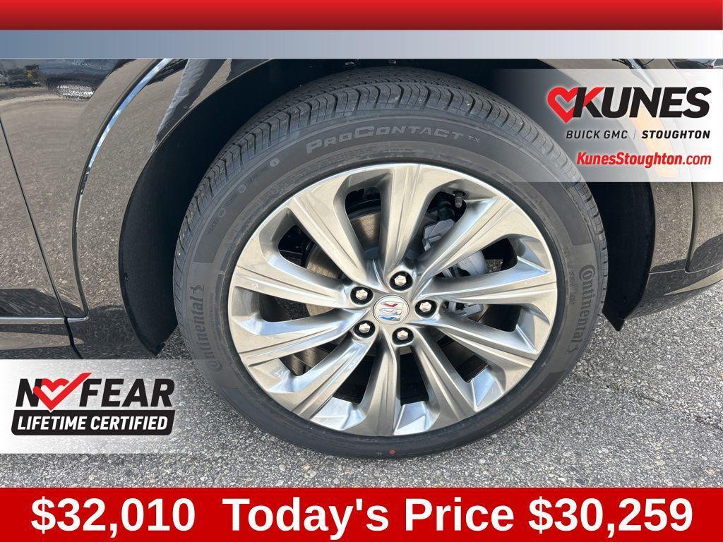 new 2025 Buick Envista car, priced at $30,259