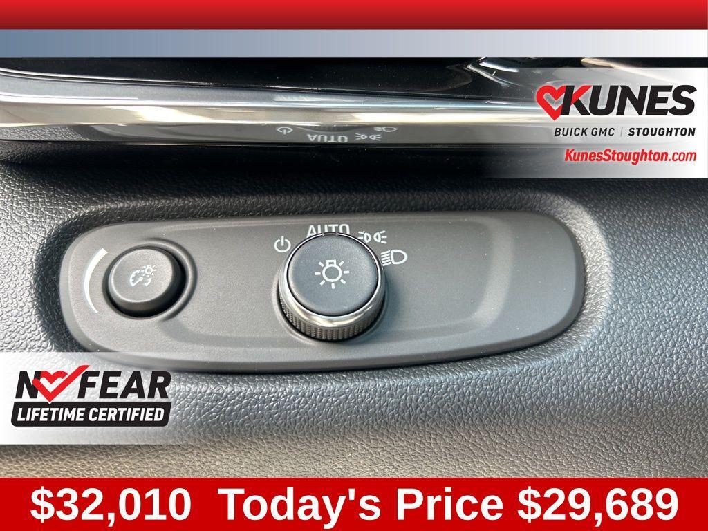 new 2025 Buick Envista car, priced at $29,689