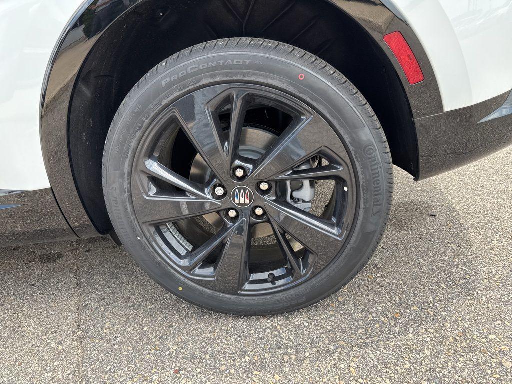 new 2025 Buick Envision car, priced at $38,995