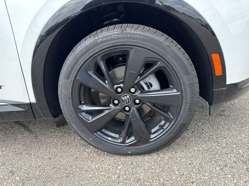 new 2025 Buick Envision car, priced at $38,995