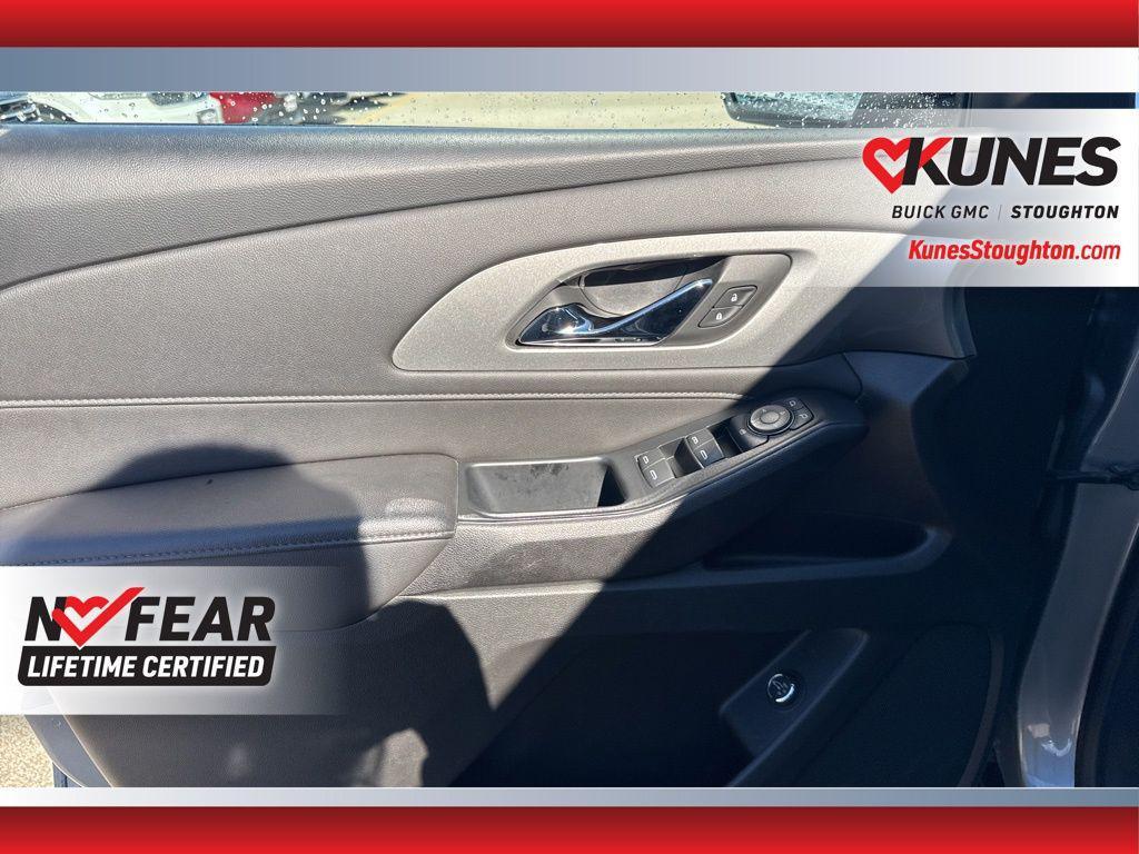 used 2023 Chevrolet Traverse car, priced at $31,977