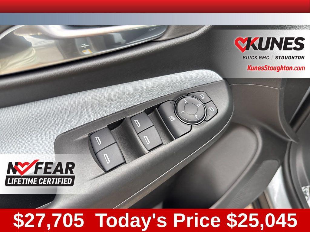 new 2025 Buick Envista car, priced at $25,045