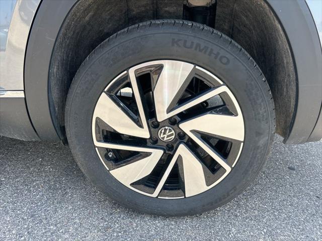 used 2025 Volkswagen Atlas car, priced at $43,977