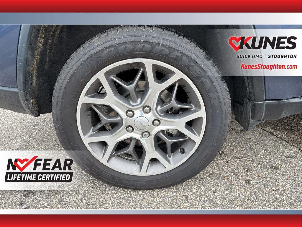 used 2021 Jeep Grand Cherokee car, priced at $27,377
