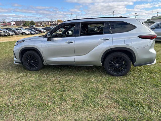 used 2024 Toyota Highlander car, priced at $41,277