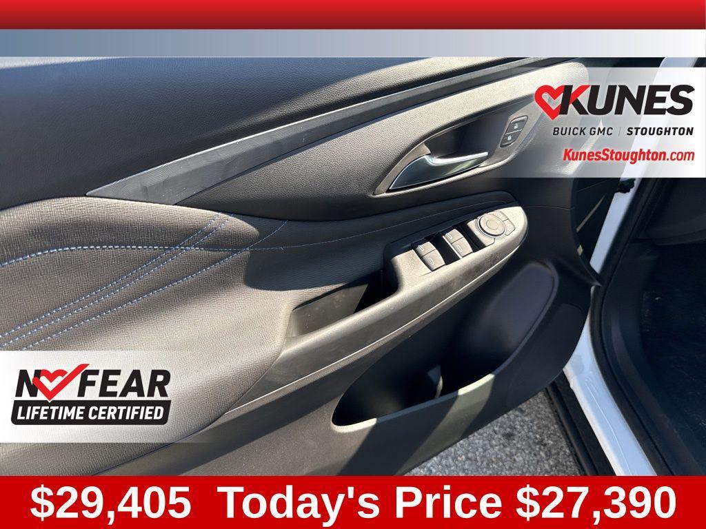 new 2025 Buick Envista car, priced at $27,390