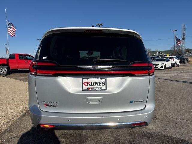 used 2023 Chrysler Pacifica Hybrid car, priced at $26,399