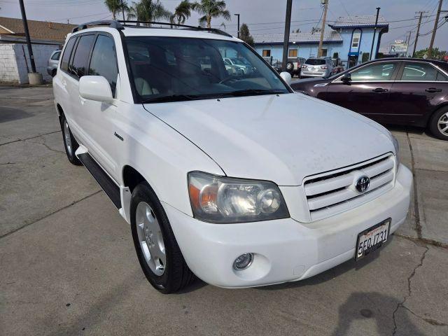 used 2004 Toyota Highlander car, priced at $6,775