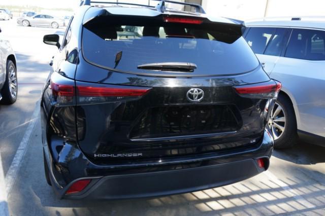 used 2021 Toyota Highlander car, priced at $26,500