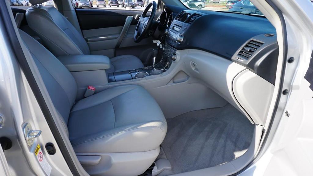 used 2010 Toyota Highlander car, priced at $9,950