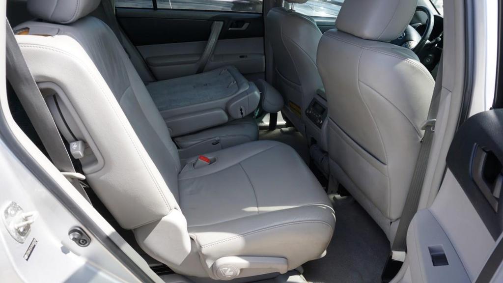 used 2010 Toyota Highlander car, priced at $10,925