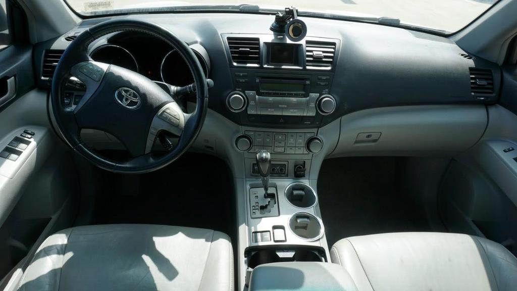 used 2010 Toyota Highlander car, priced at $10,925