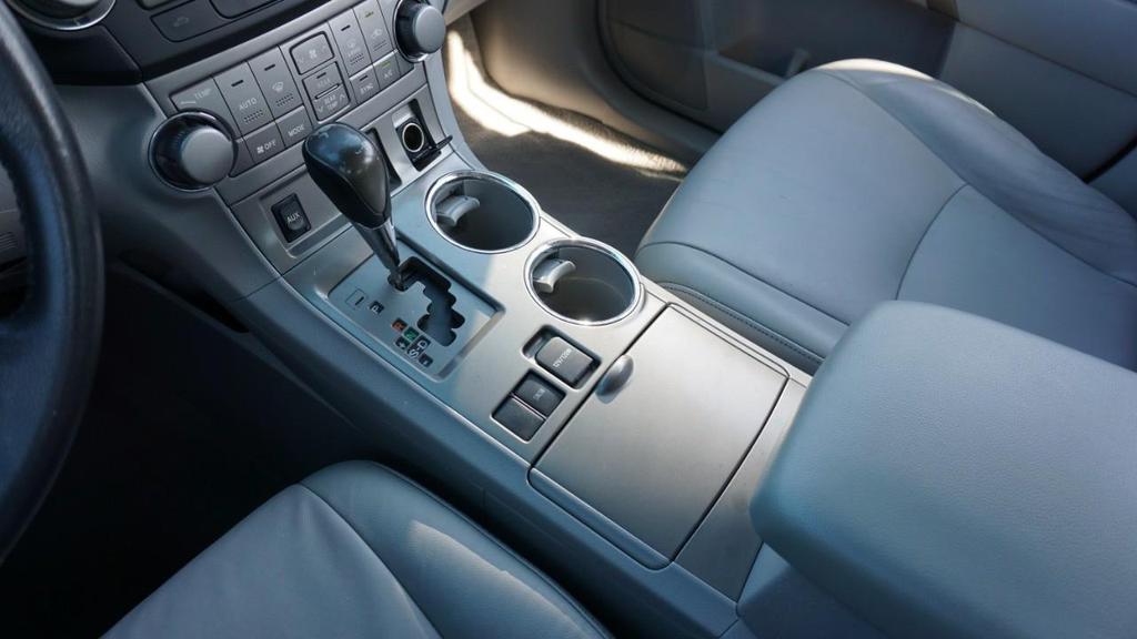 used 2010 Toyota Highlander car, priced at $9,950