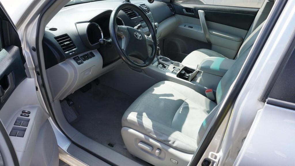 used 2010 Toyota Highlander car, priced at $10,925