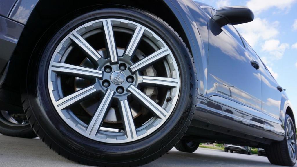 used 2018 Audi Q7 car, priced at $18,404