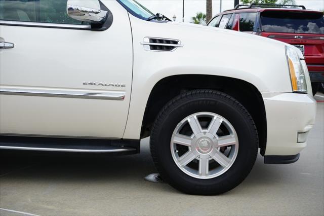 used 2013 Cadillac Escalade car, priced at $14,999