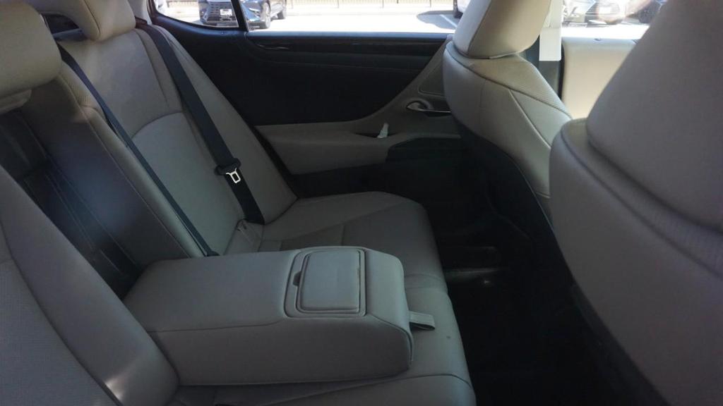 used 2021 Lexus ES 300h car, priced at $31,065