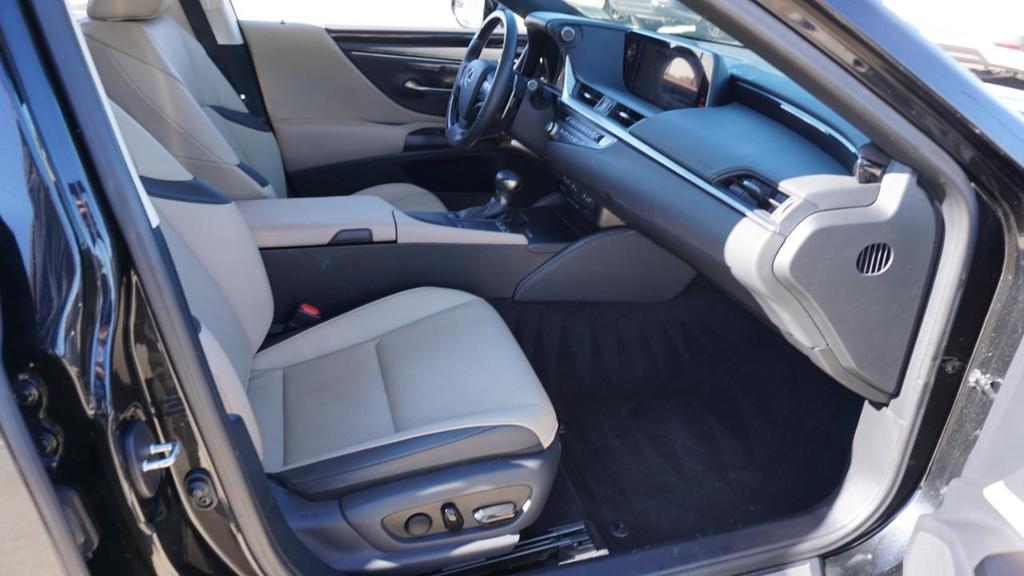 used 2021 Lexus ES 300h car, priced at $31,065