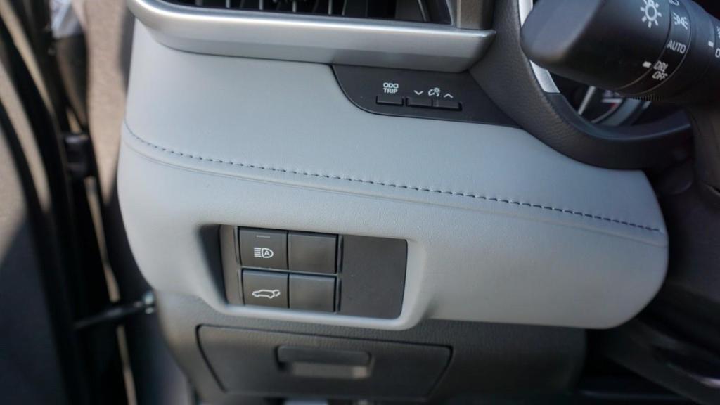 used 2021 Toyota Highlander car, priced at $29,900