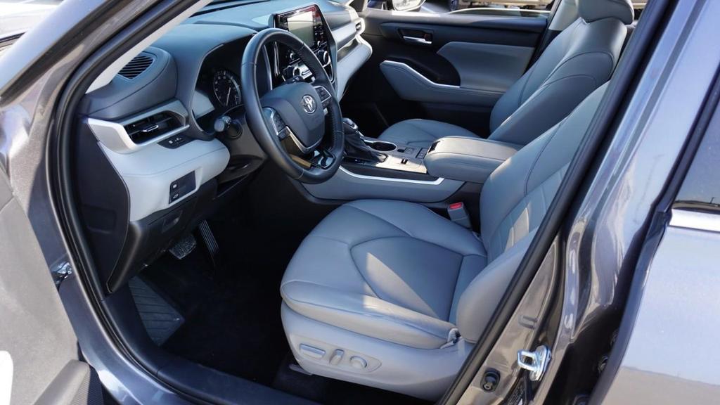 used 2021 Toyota Highlander car, priced at $29,900