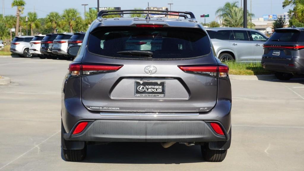 used 2021 Toyota Highlander car, priced at $29,900