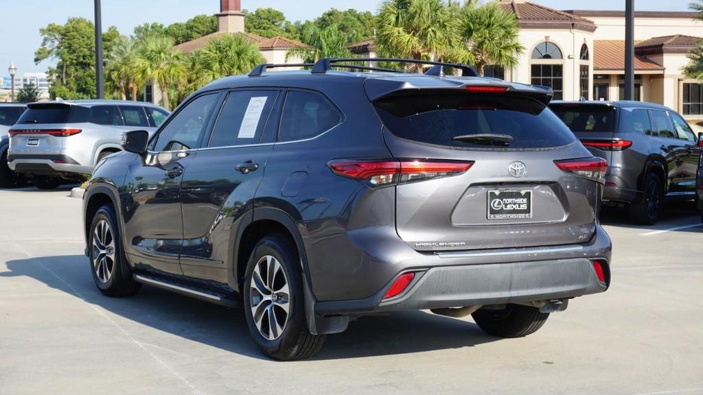 used 2021 Toyota Highlander car, priced at $29,900