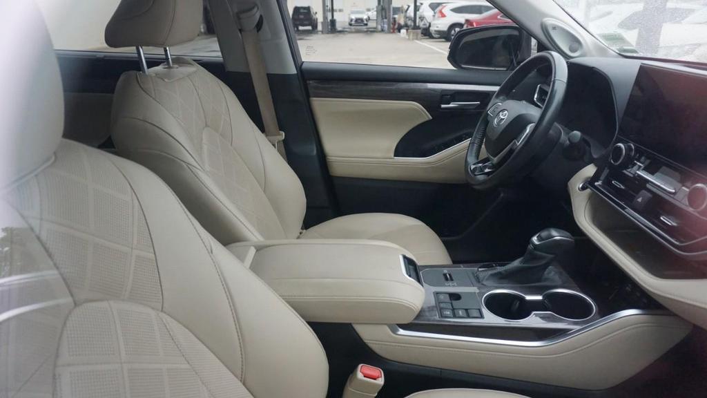 used 2024 Toyota Highlander car, priced at $42,956