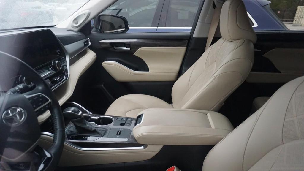 used 2024 Toyota Highlander car, priced at $42,956