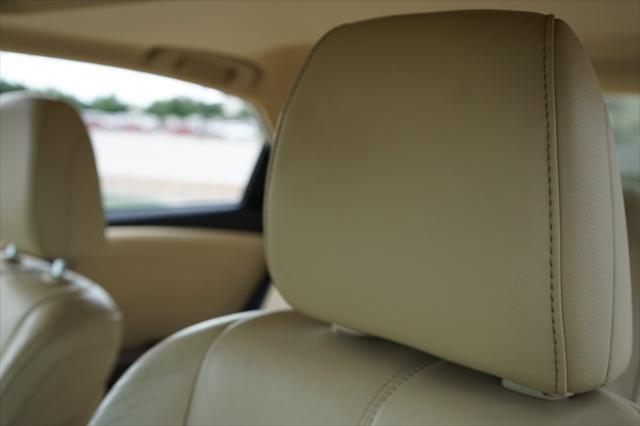 used 2013 Toyota Avalon Hybrid car, priced at $6,900