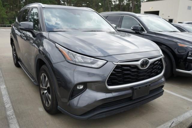 used 2020 Toyota Highlander car, priced at $29,500