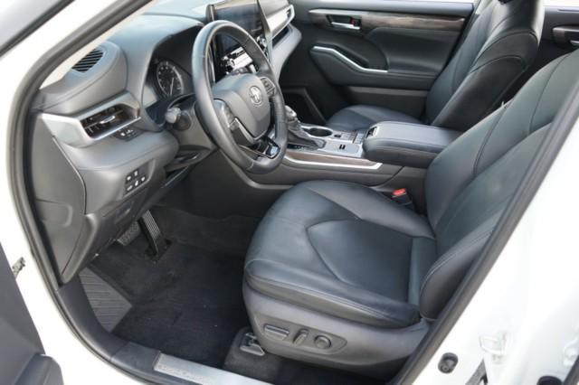 used 2020 Toyota Highlander car, priced at $28,322