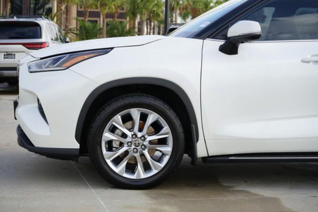 used 2020 Toyota Highlander car, priced at $28,322