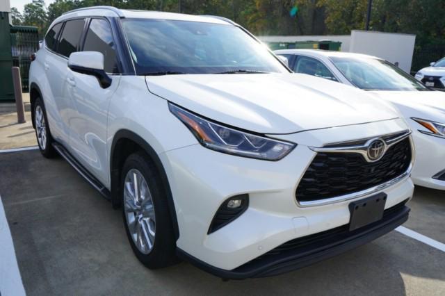 used 2020 Toyota Highlander car, priced at $28,322