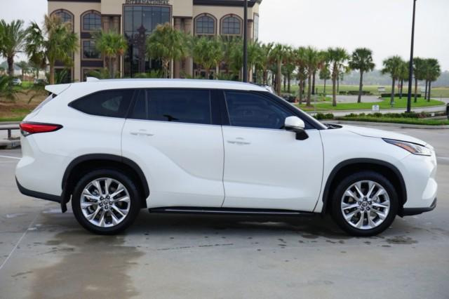 used 2020 Toyota Highlander car, priced at $28,322